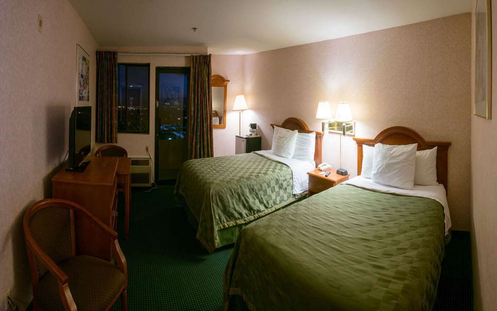 San Bernardino Inn & Suites الغرفة الصورة